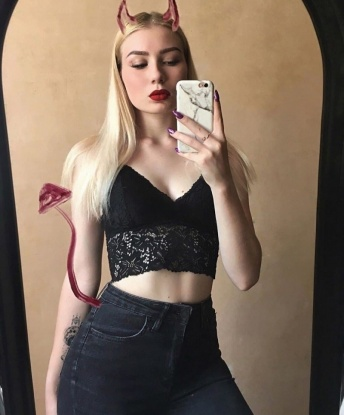 Ева, 25